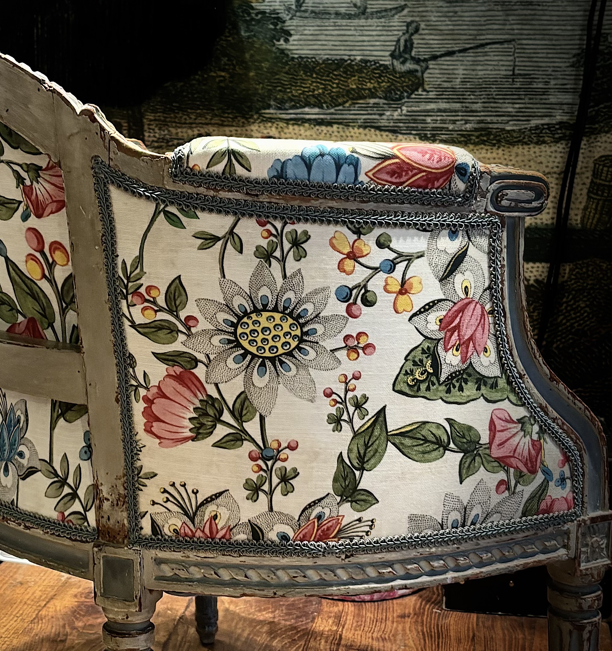 Fauteuil ancien rénové avec un tissu John Derian