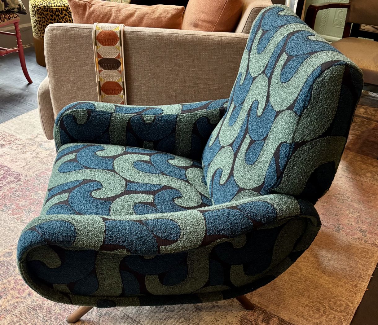 Lady Chair Marco Zanuso restauré à Lyon : élégance italienne et tissu Nobilis NAJA Paon signés Atelier Anne Lavit