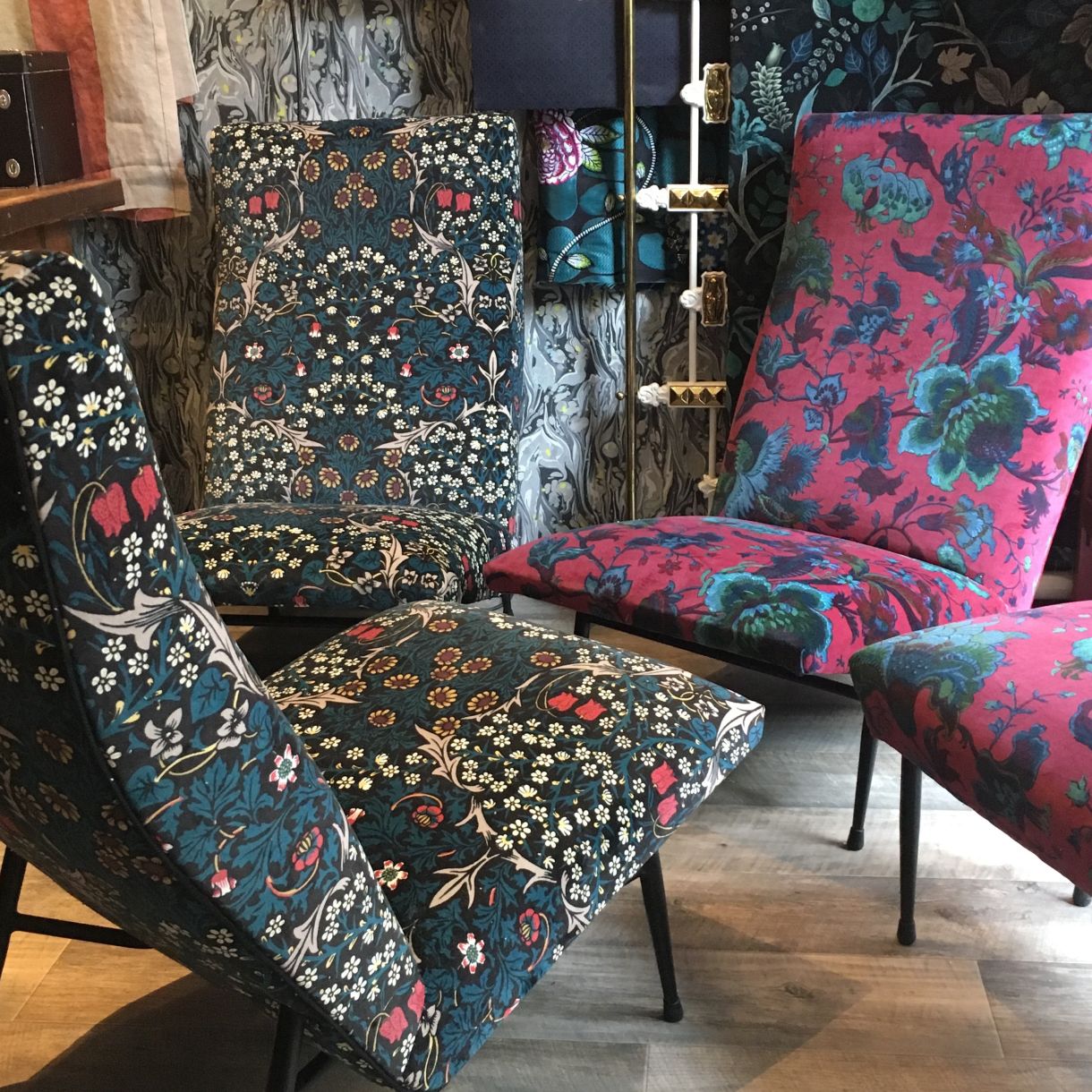 Chauffeuses Joseph-André Motte, velours House of Hackney