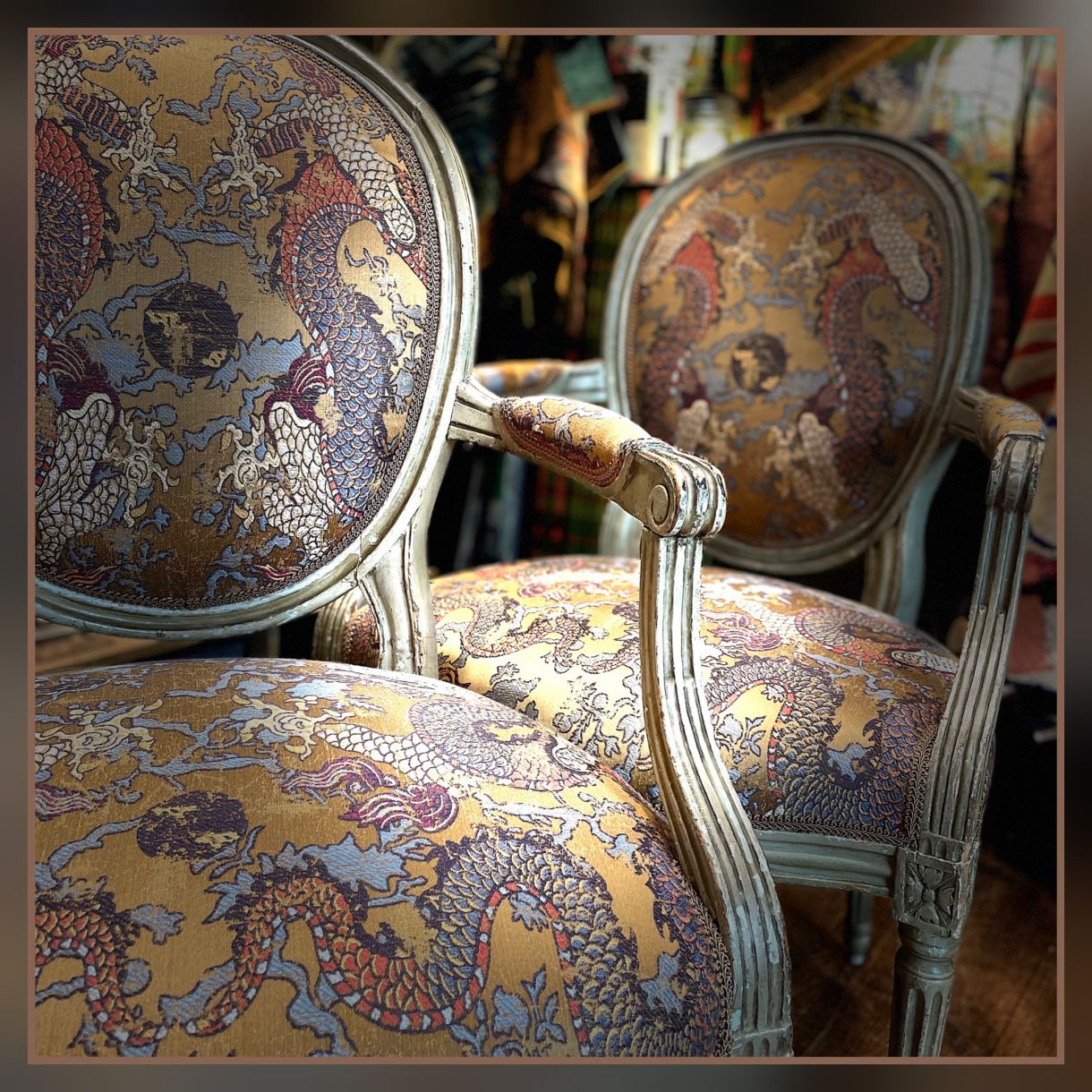 Rénovation d'une paire de Cabriolets avec le tissu Opium de chez Nobilis