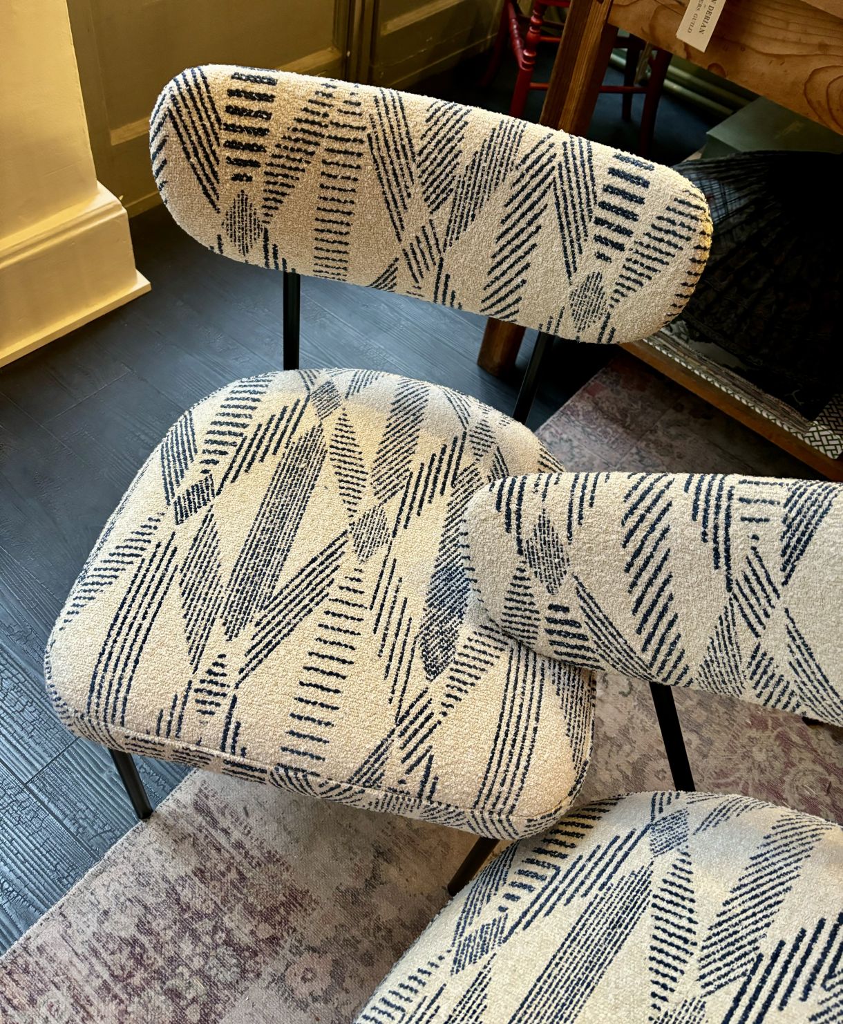 Deux chaises esprit 70's - Rénovation par l'Atelier Anne Lavit à Lyon