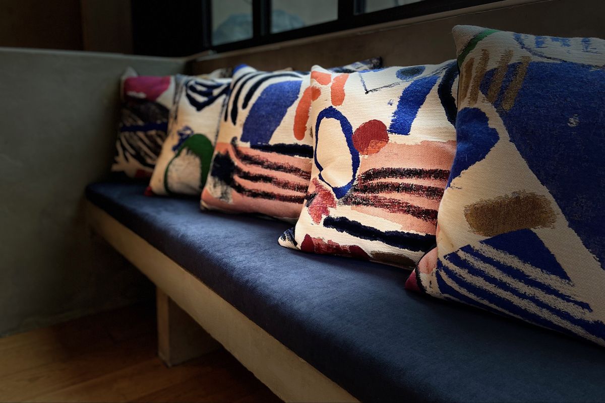 Confection coussin banquette et rideaux - tissu Pierre Frey - Atelier Anne Lavit Lyon