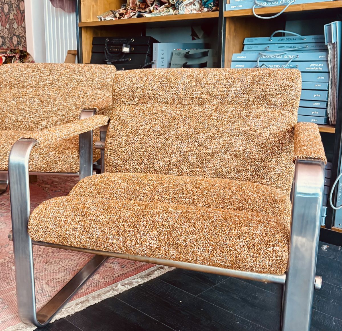 Fauteuil vintage rénové avec tissu Casamance Métissage - tapissier décorateur Lyon